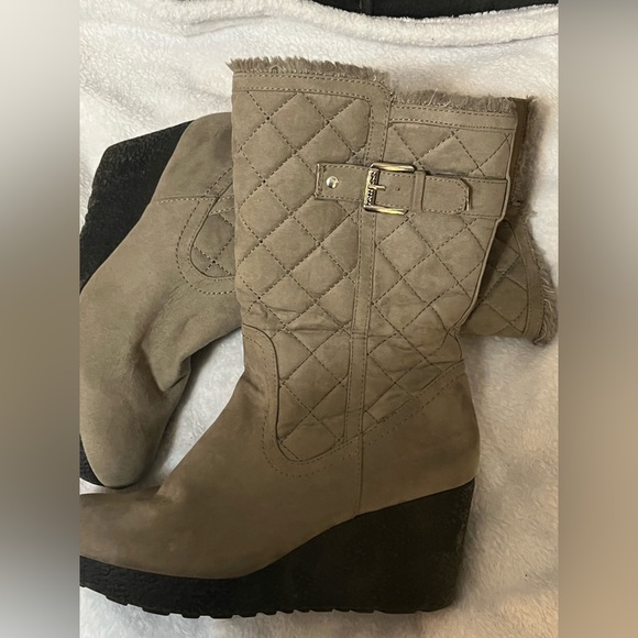 Women’s guess fur lined suede wedge boots - Picture 2 of 5